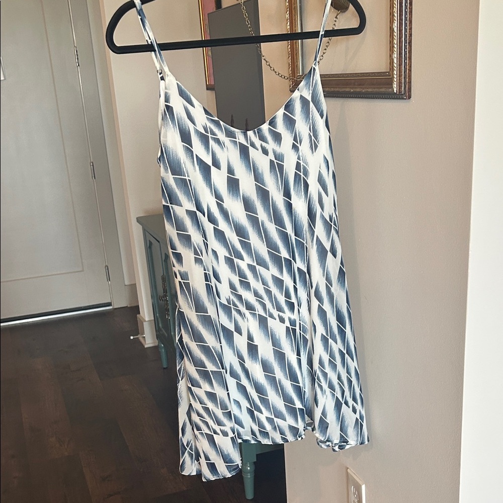 Women's Blue and White Patterned Dress